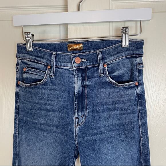 MOTHER The Dazzler Ankle Step Fray Jeans Walking On Coals Wash - Picture 4 of 11